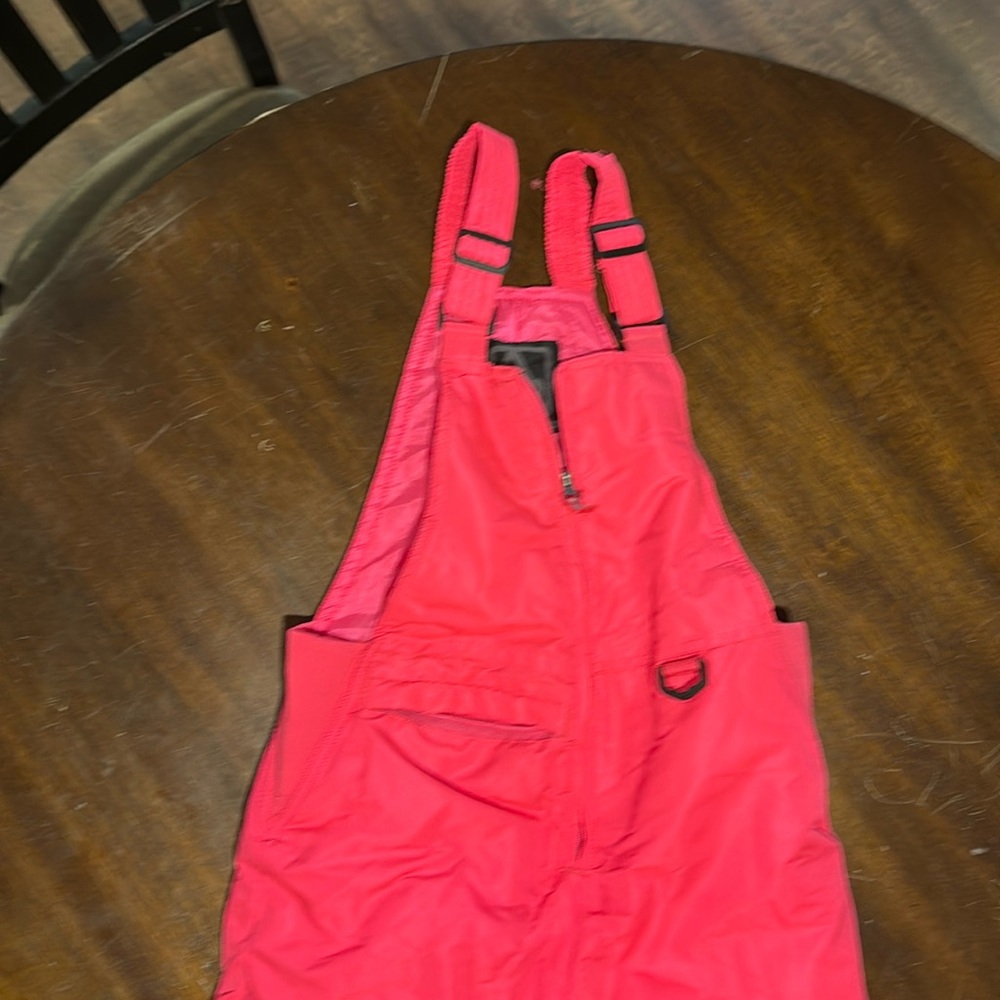 Youth 7/8 Ski coveralls! Bright pink
Zipper pouch, hook for gloves, boot cut